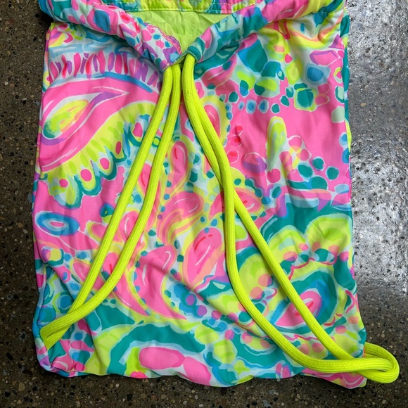 Lilly Pulitzer Draw String Bag. - Picture 2 of 2